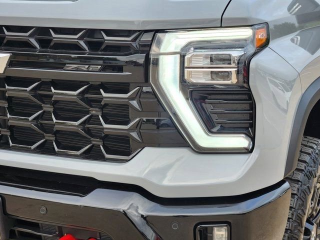 Used 2025 Chevrolet Silverado 2500 ZR2 w/ Technology Package image 16