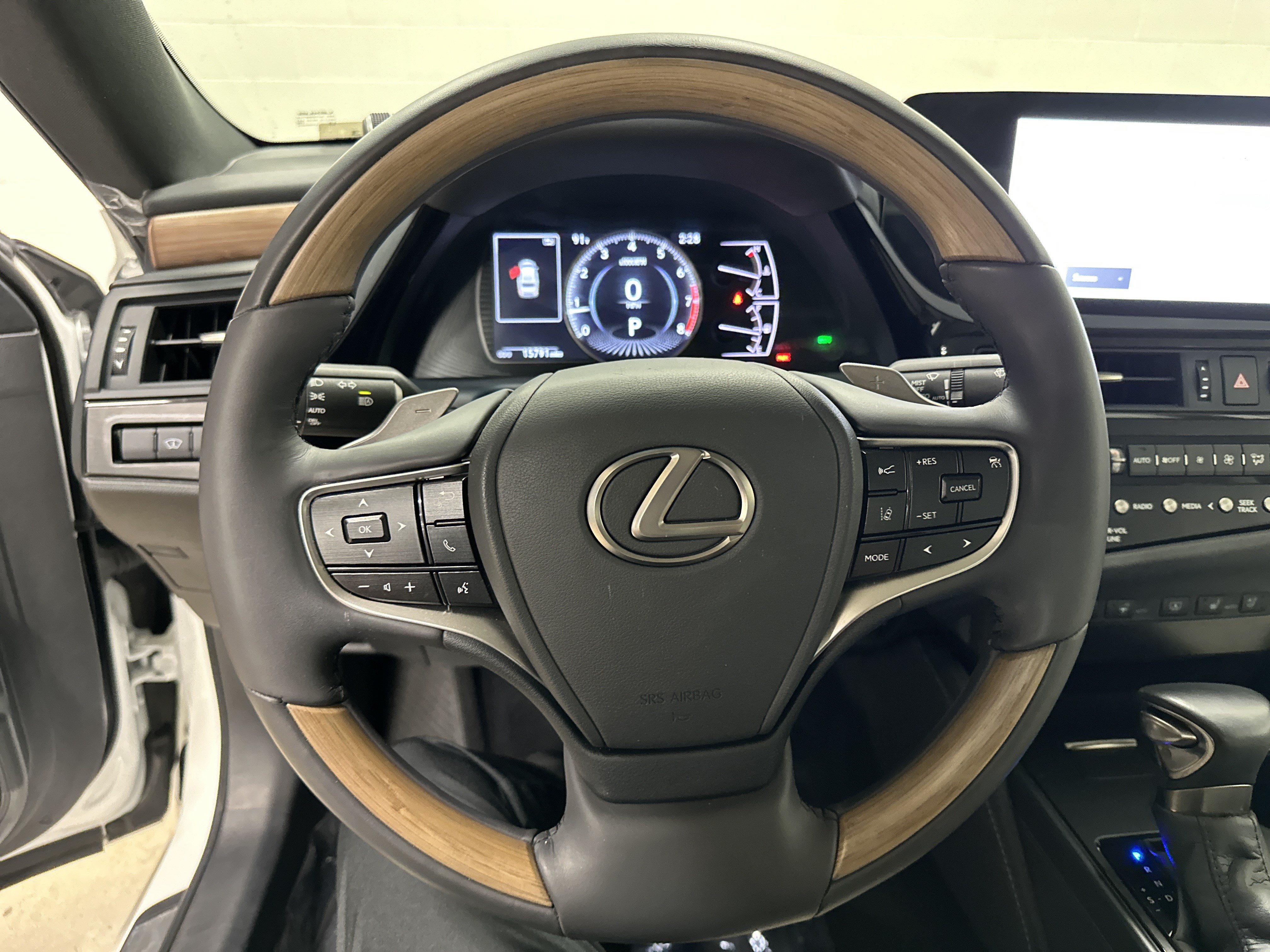 Used 2023 Lexus ES 350 w/ Accessory Package (Z2) FWD image 18