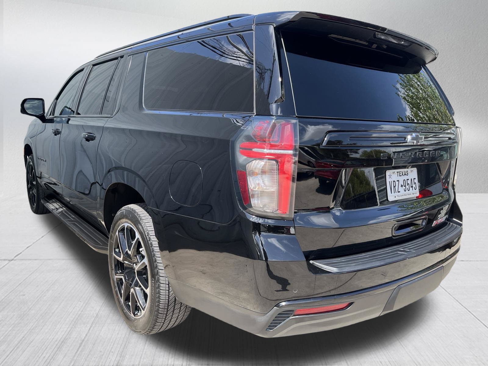 Used 2024 Chevrolet Suburban RST w/ Luxury Package RWD image 6