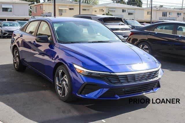 Certified 2025 Hyundai Elantra Sport FWD image 3