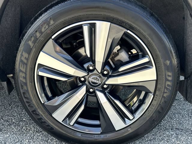 Certified 2025 Nissan Rogue SL AWD/4WD image 11