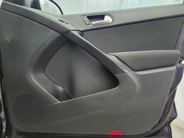 Used 2017 Volkswagen Tiguan Limited w/ Alloy Wheels Package image 21