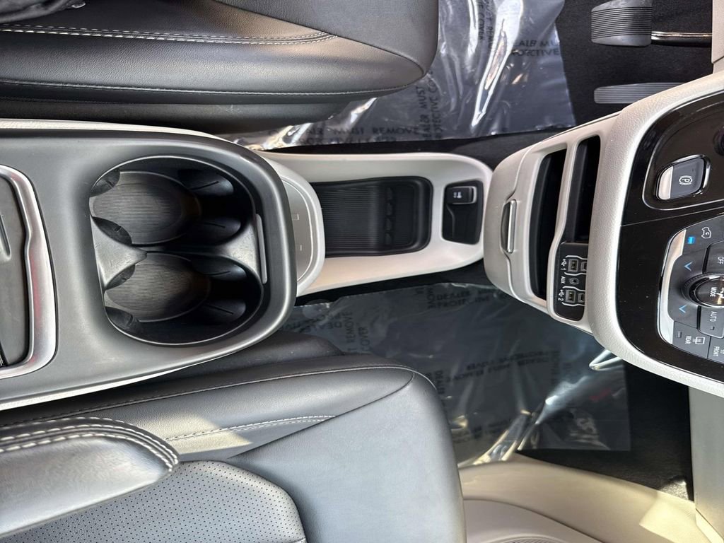 Used 2024 Chrysler Pacifica Touring-L image 36