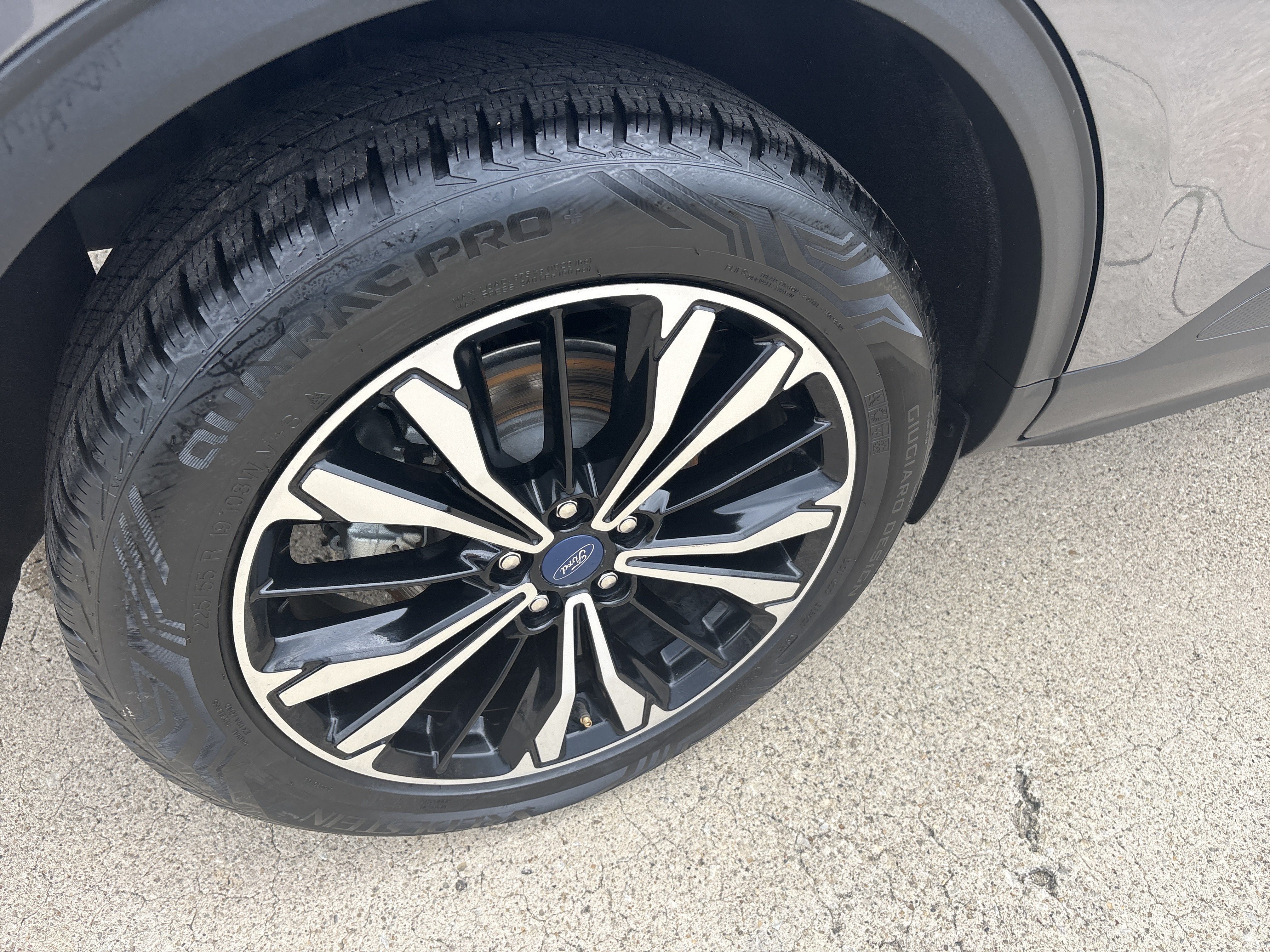 Used 2021 Ford Escape SE w/ SE Sport Appearance Package FWD image 5
