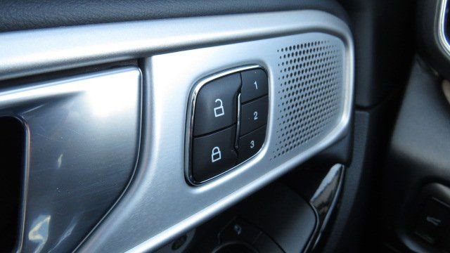 Certified 2022 Ford Explorer Platinum w/ Equipment Group 601A image 27