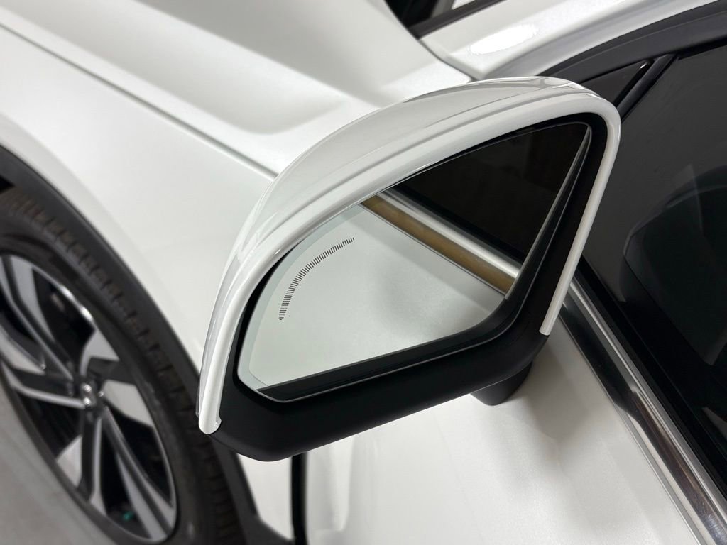 Used 2023 Volvo XC40 B5 Ultimate w/ Protection Package Premier image 12