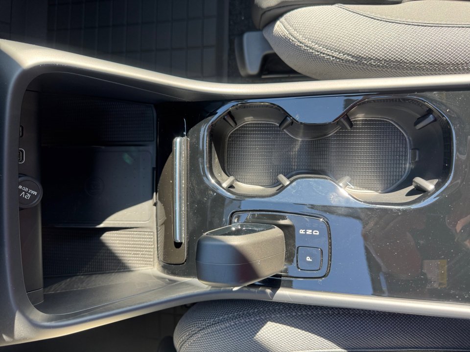 New 2024 Volvo XC40 Recharge Core w/ Protection Package Premier image 20