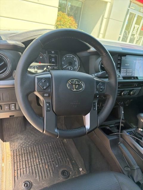 Used 2022 Toyota Tacoma TRD Off-Road w/ TRD Premium Off Road Package image 4