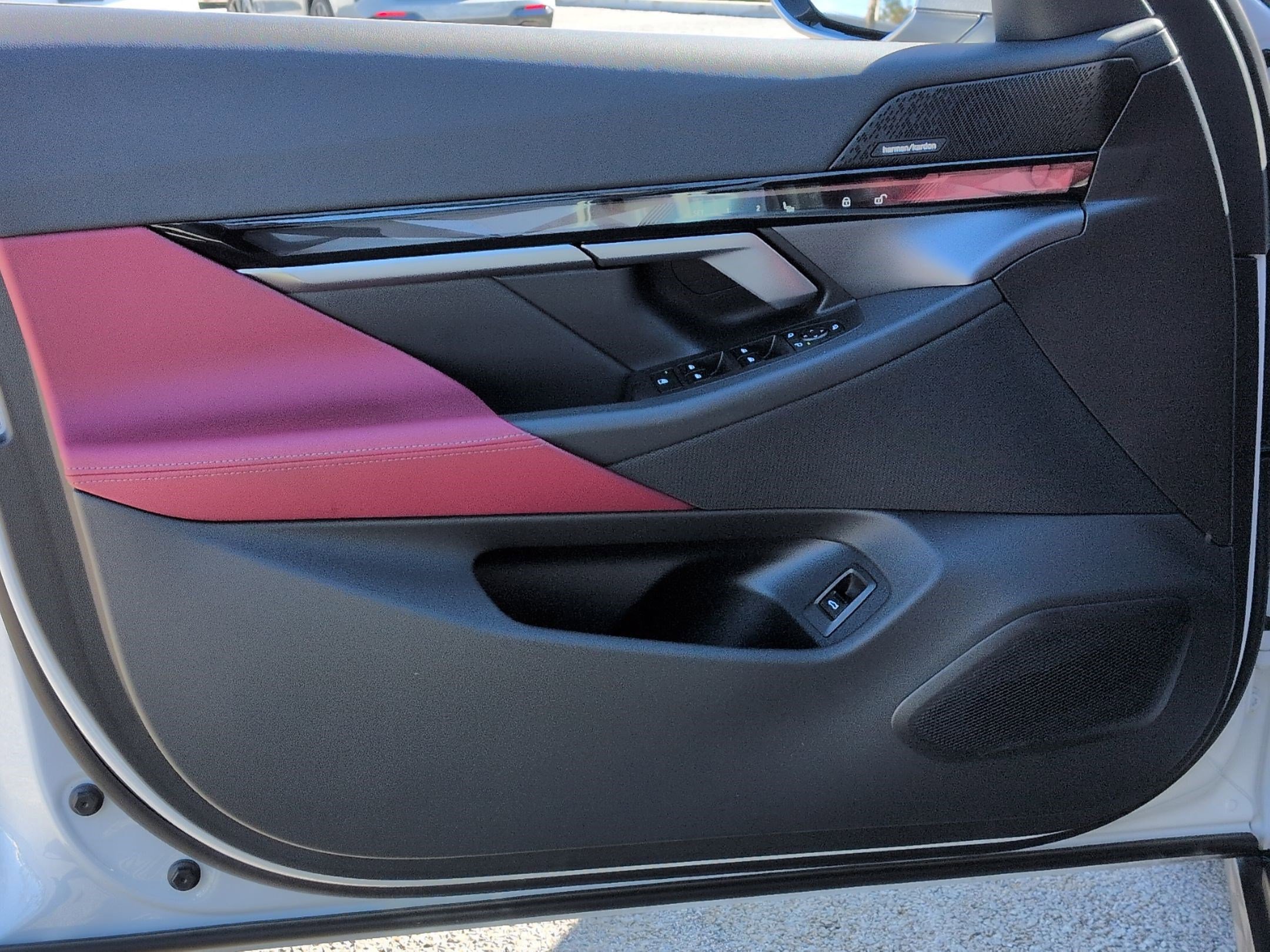 Used 2025 BMW i5 eDrive40i w/ Premium Package image 14