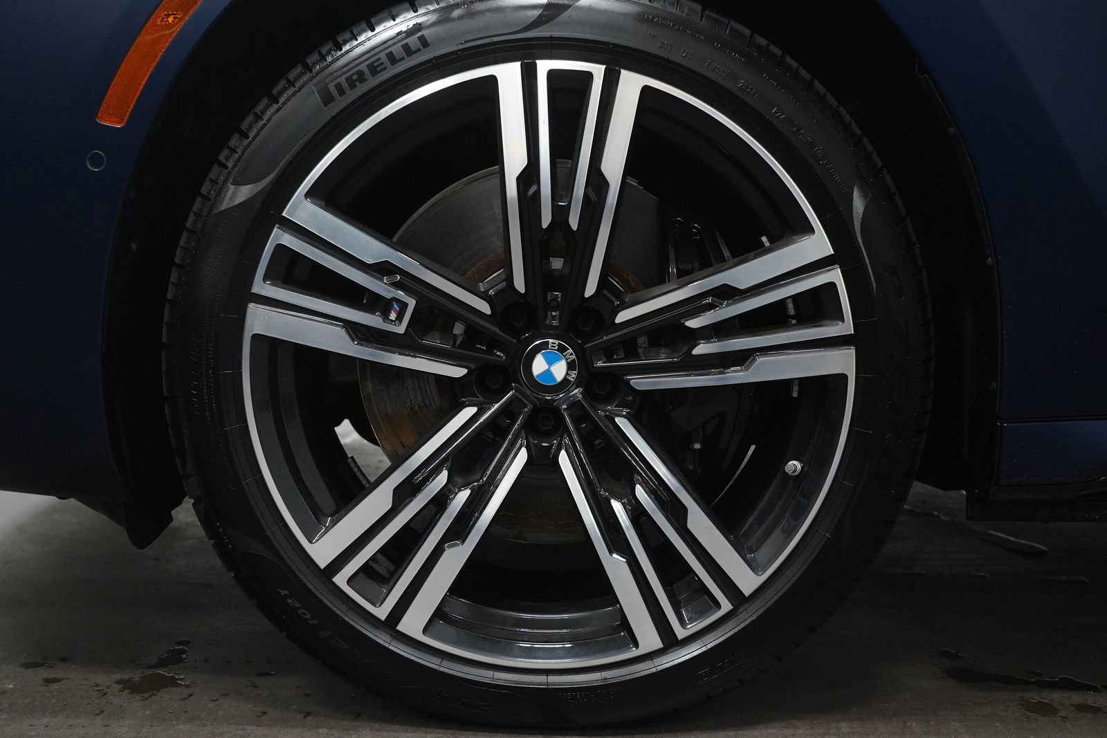 Used 2025 BMW i7 M70 w/ Executive Package image 11