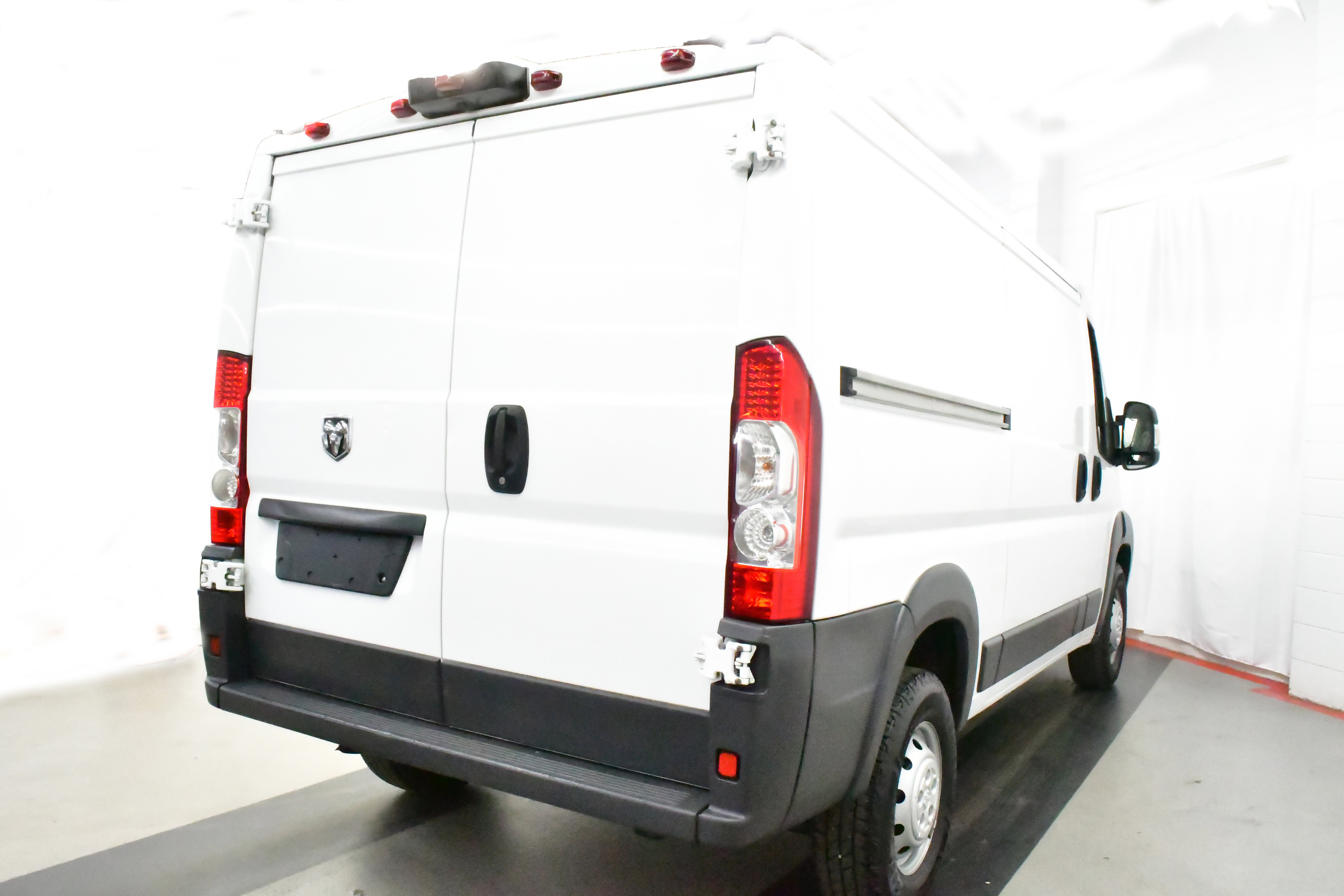 Used 2025 RAM ProMaster 2500 w/ Convenience Group image 14