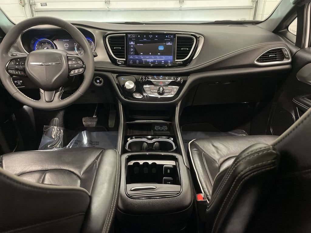 Used 2022 Chrysler Pacifica Limited w/ S Appearance Package AWD/4WD image 15
