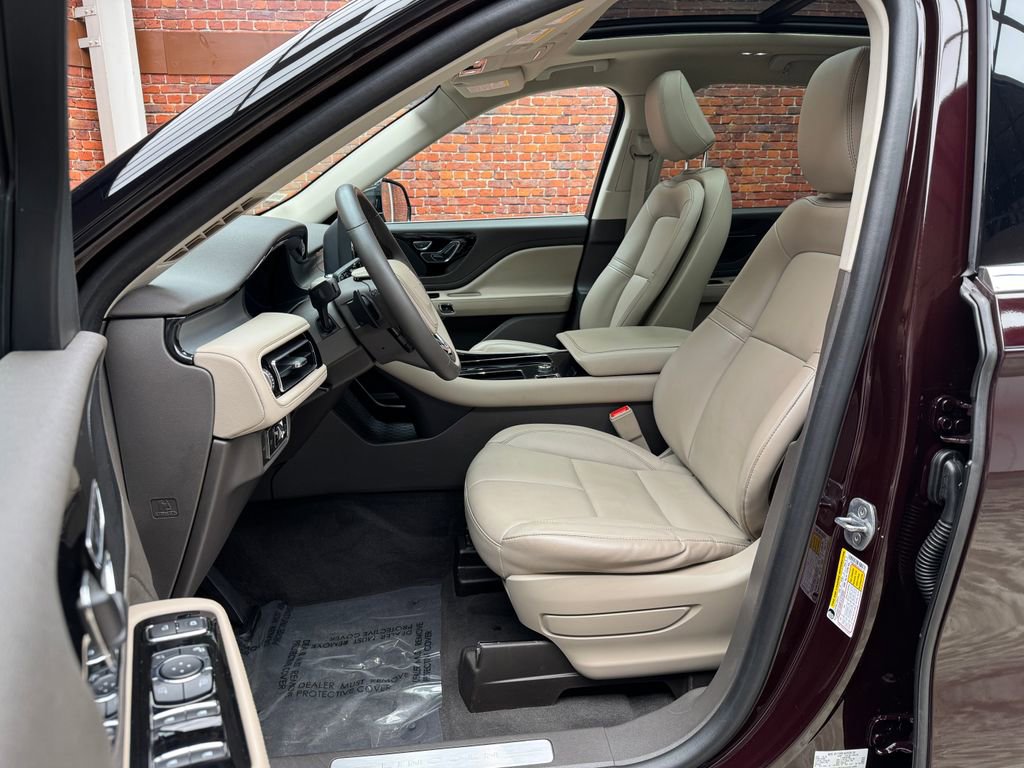 Used 2023 Lincoln Aviator AWD w/ Premium Package image 23