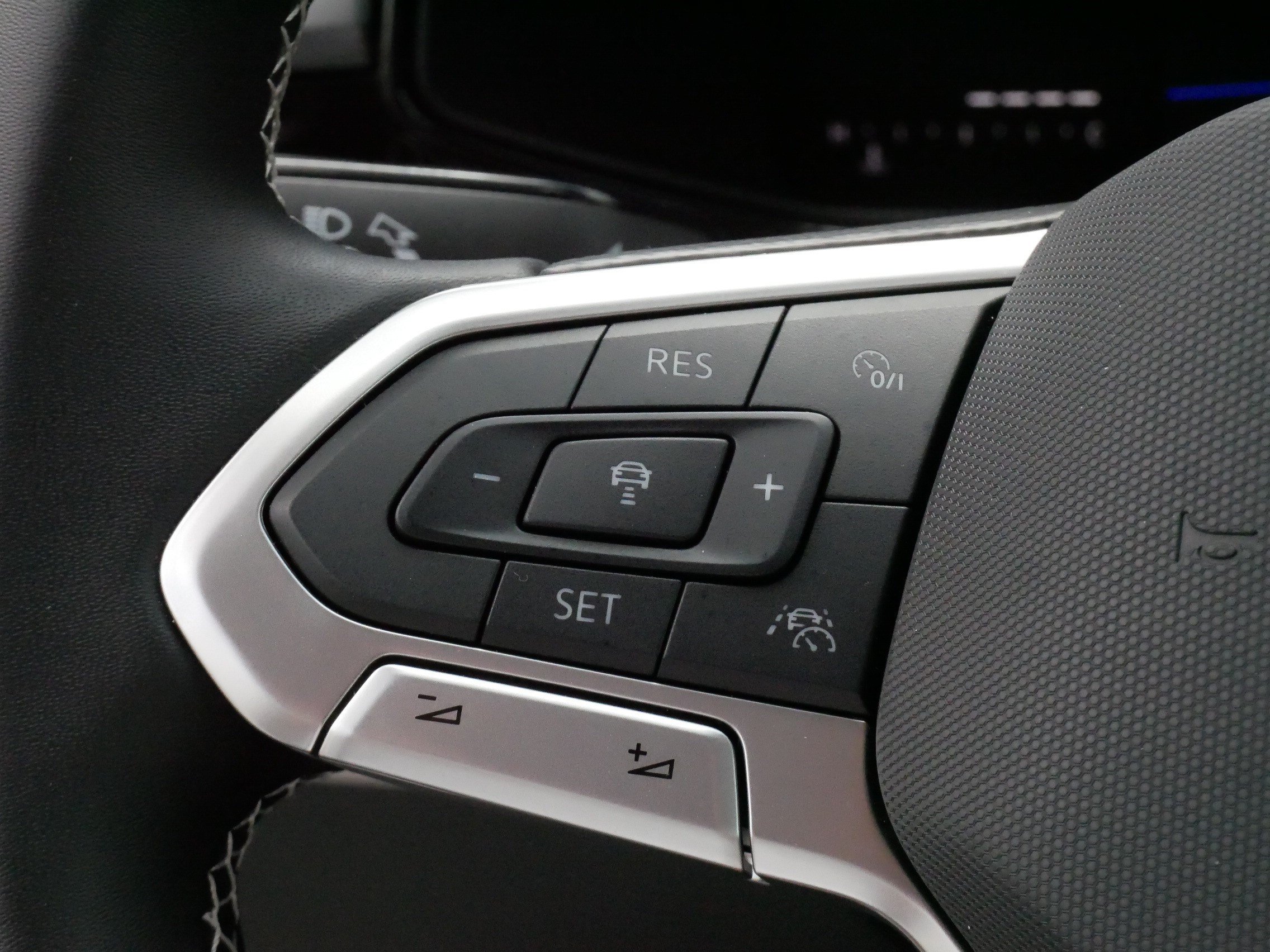 Certified 2025 Volkswagen Taos S FWD image 27