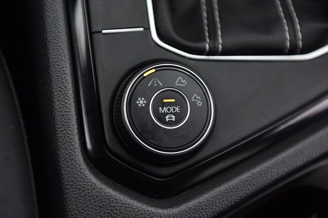 Certified 2023 Volkswagen Taos SE w/ Panoramic Sunroof Package image 18