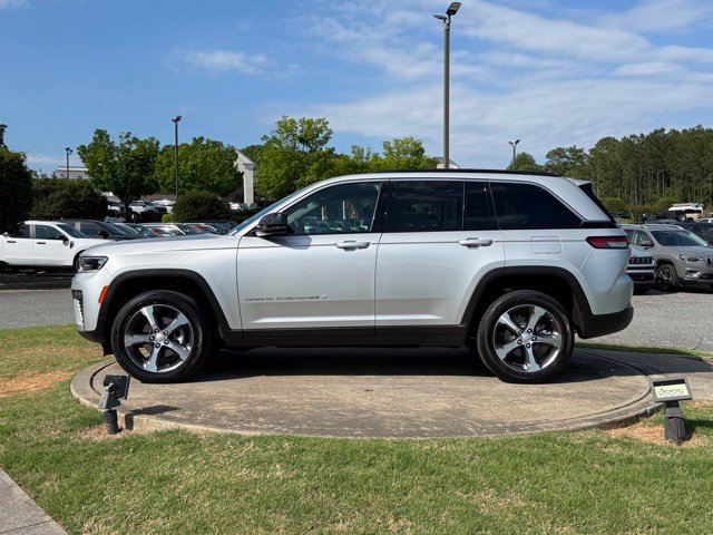 New 2026 Jeep Grand Cherokee Limited w/ Trailer Tow Package AWD/4WD image 4