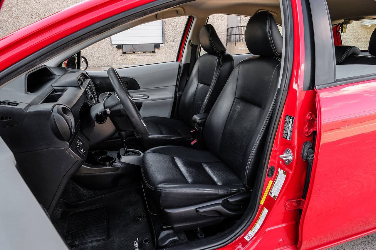 Used 2012 Toyota Prius C Four FWD image 38