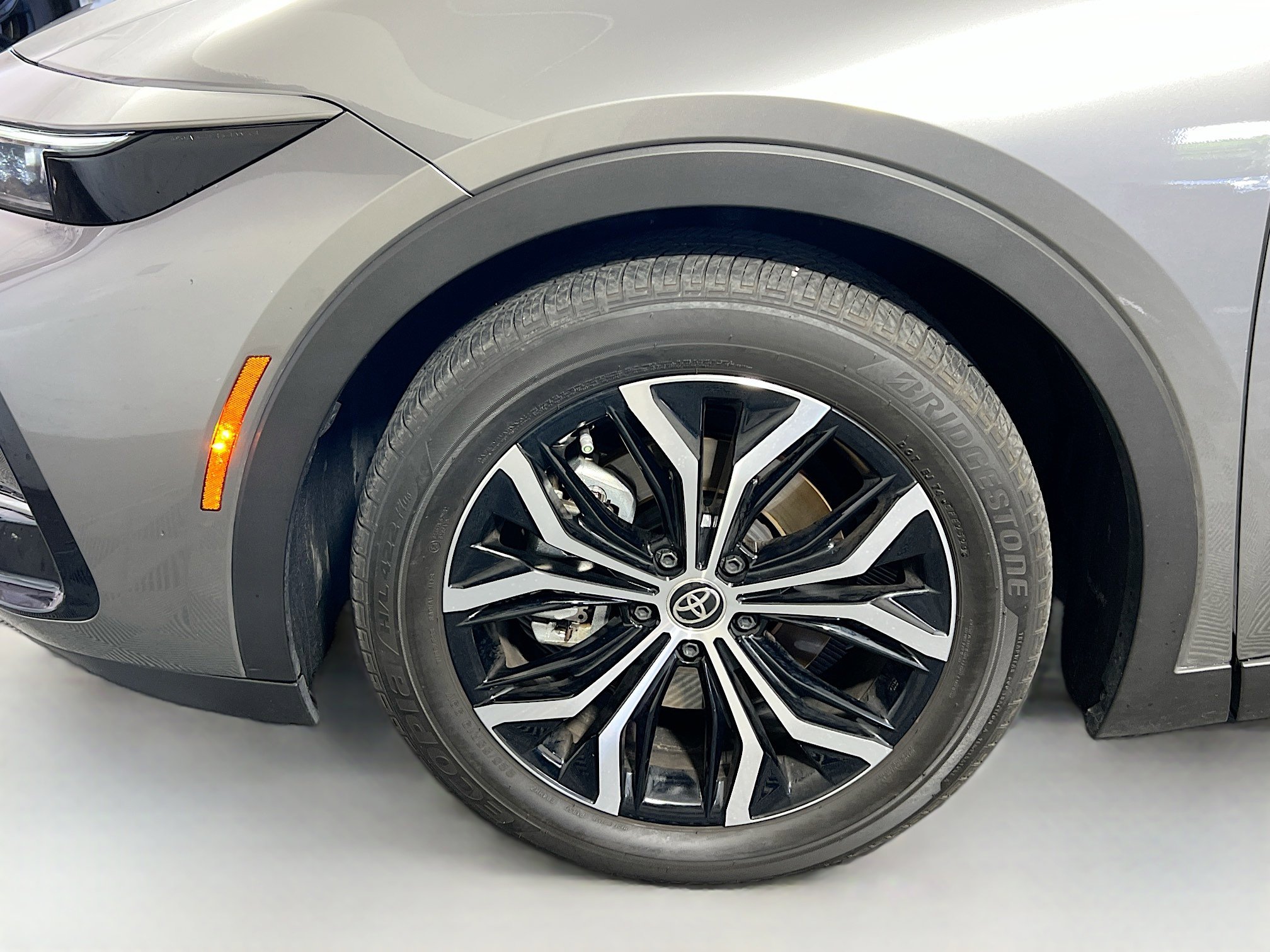 Used 2023 Toyota Crown Limited image 13