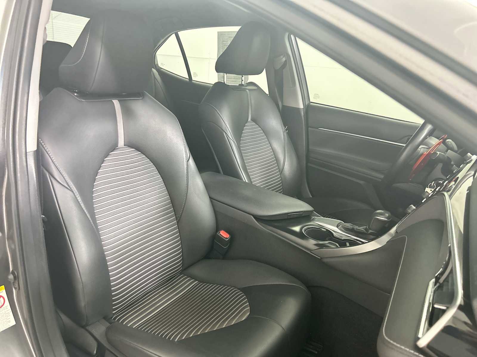 Used 2018 Toyota Camry SE image 24