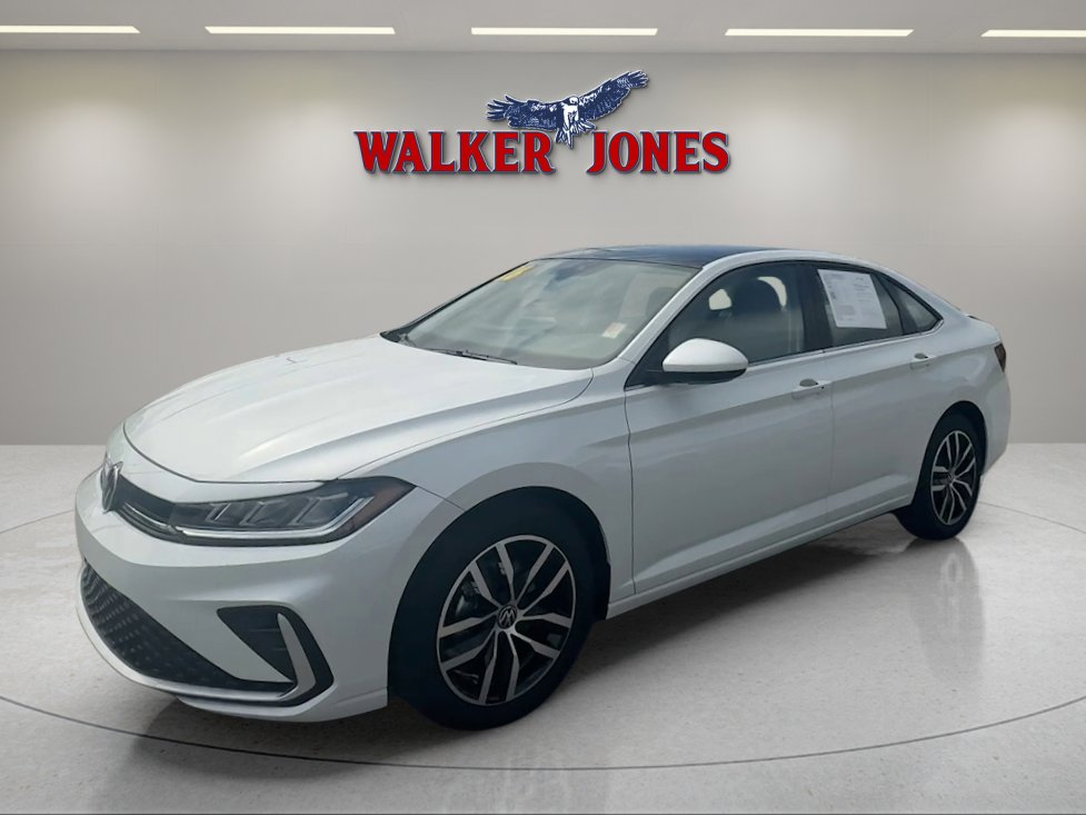 Used 2026 Volkswagen Jetta SE FWD image 2