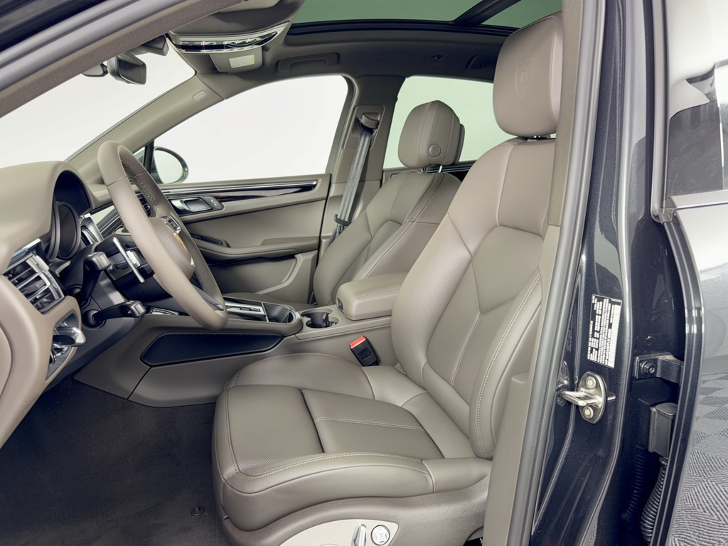 New 2026 Porsche Macan AWD/4WD image 5
