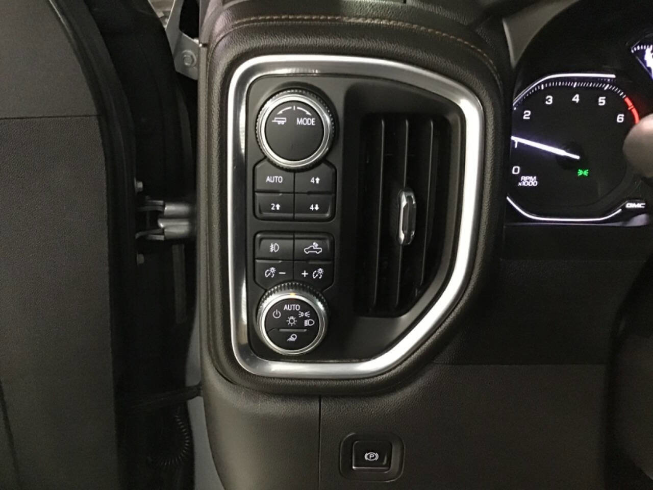 Used 2021 GMC Sierra 1500 AT4 AWD/4WD image 15