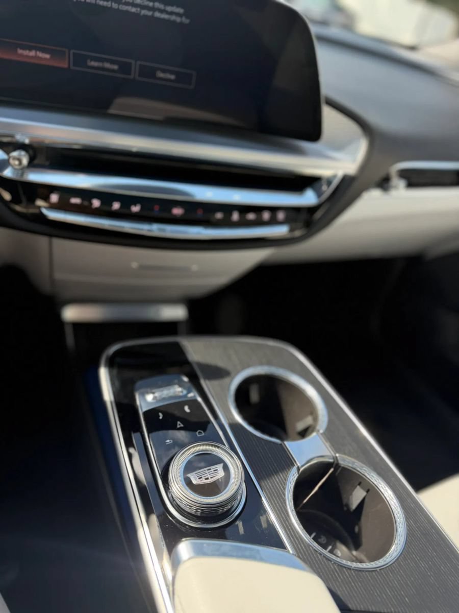 Used 2024 Cadillac Lyriq Luxury AWD/4WD image 28