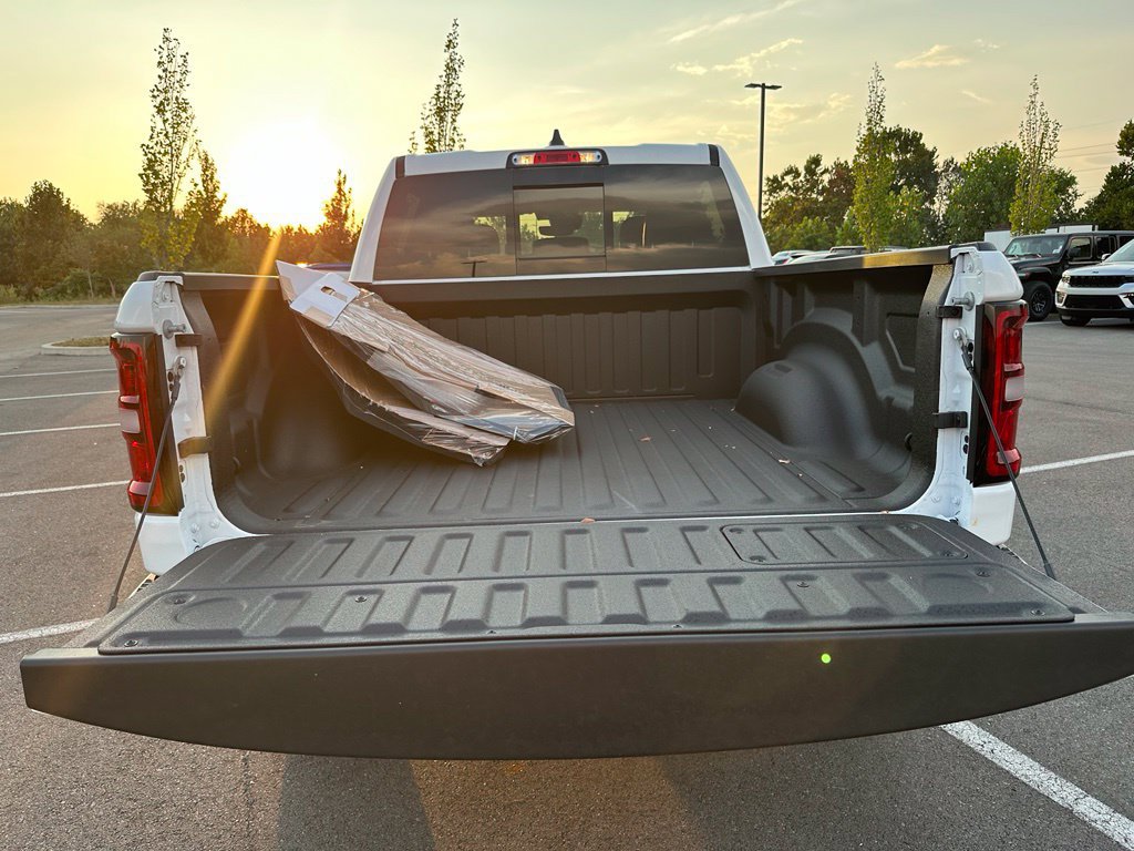 New 2026 RAM 1500 Laramie AWD/4WD image 15