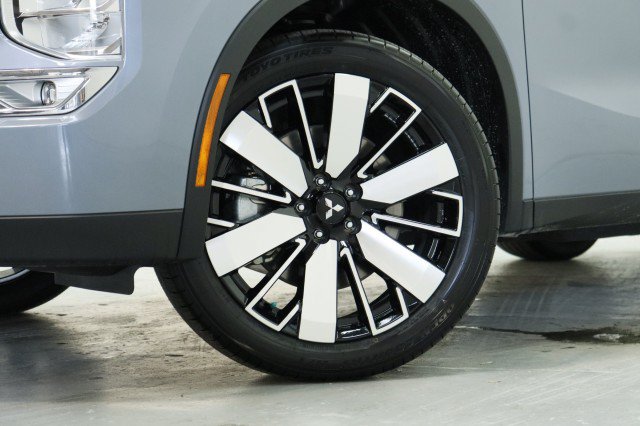 New 2026 Mitsubishi Outlander SE FWD image 3