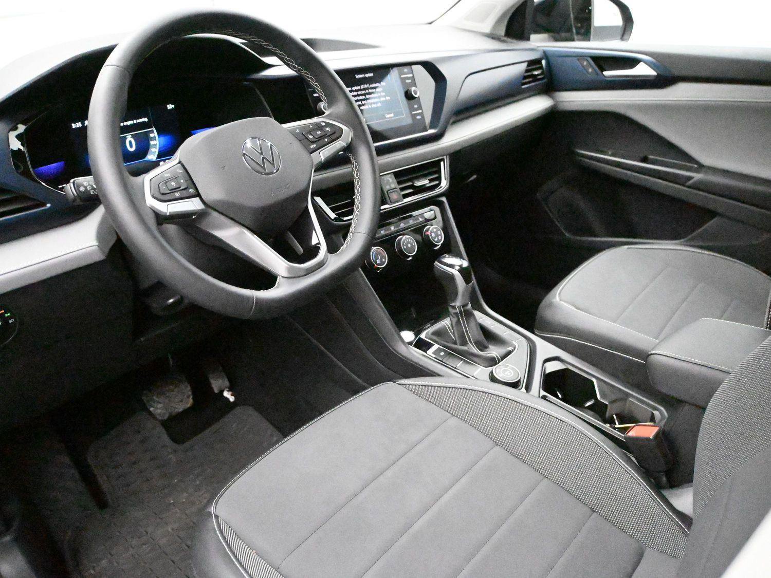 Used 2023 Volkswagen Taos SE image 2