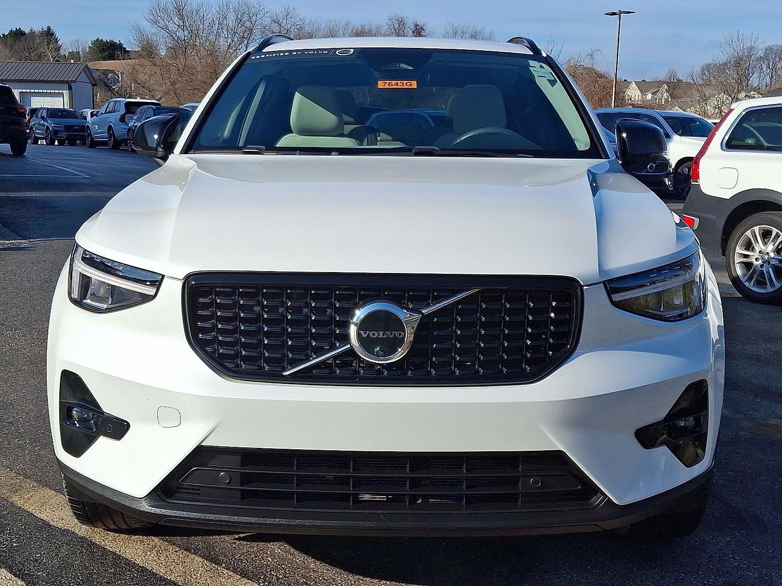 Certified 2023 Volvo XC40 B4 Plus w/ Climate Package image 2