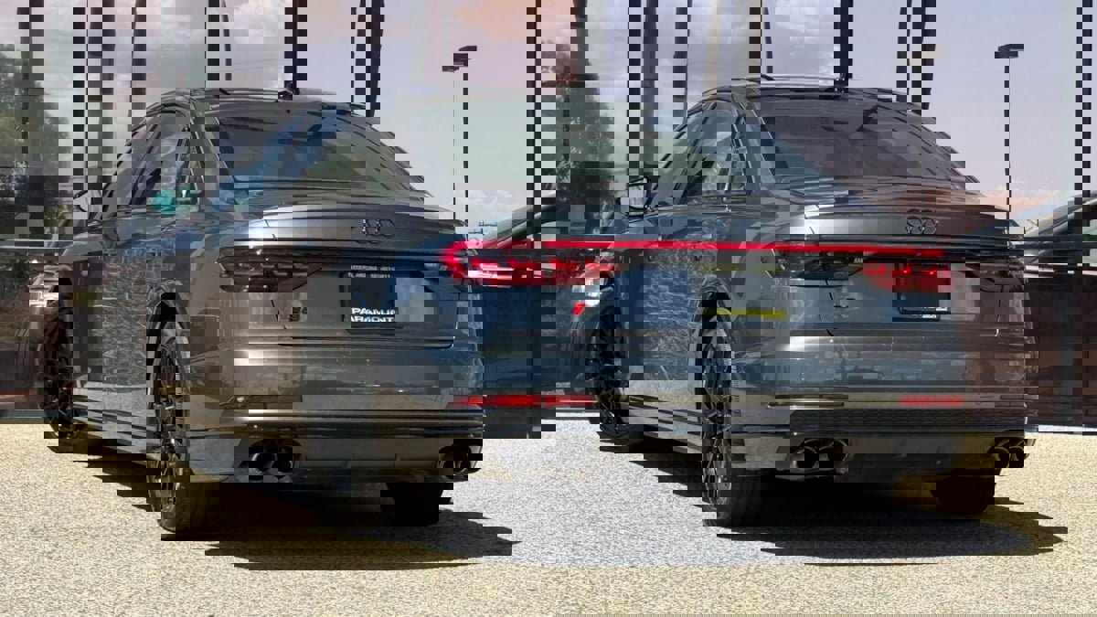Used 2021 Audi S8 L w/ S8 Executive Package image 10