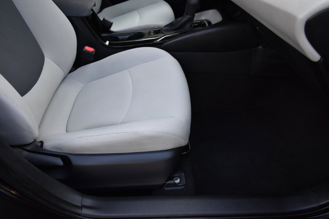Used 2021 Toyota Corolla LE image 31