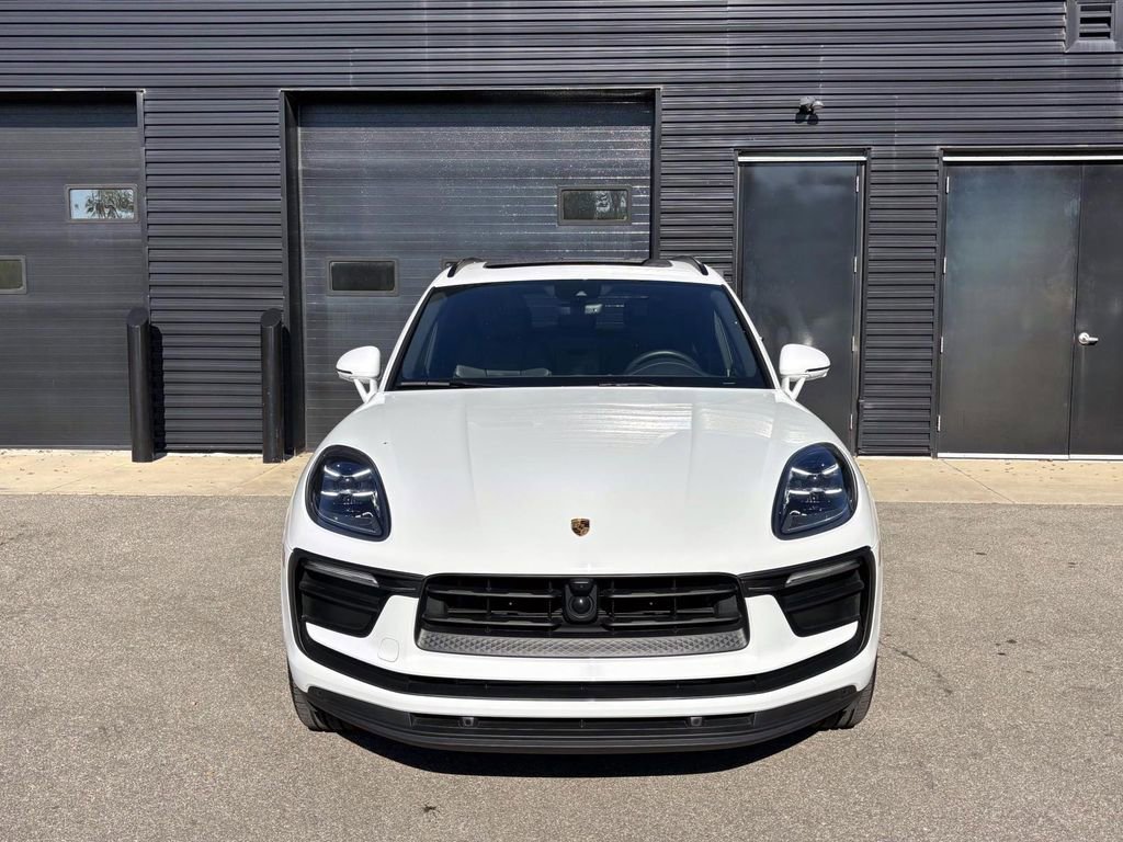 Certified 2025 Porsche Macan image 13