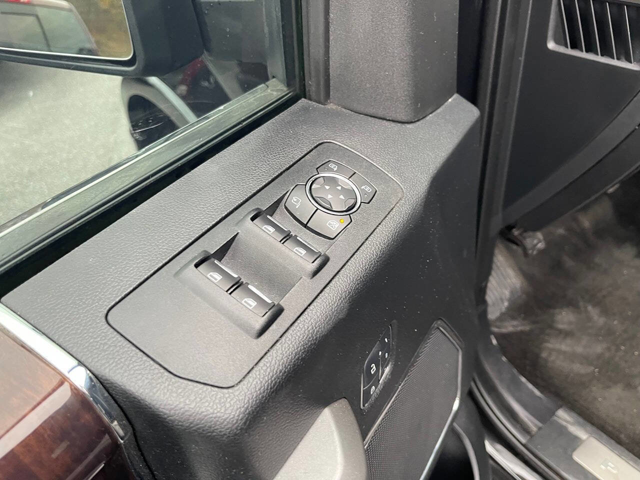 Used 2015 Ford F150 Platinum w/ Max Trailer Tow Package image 29