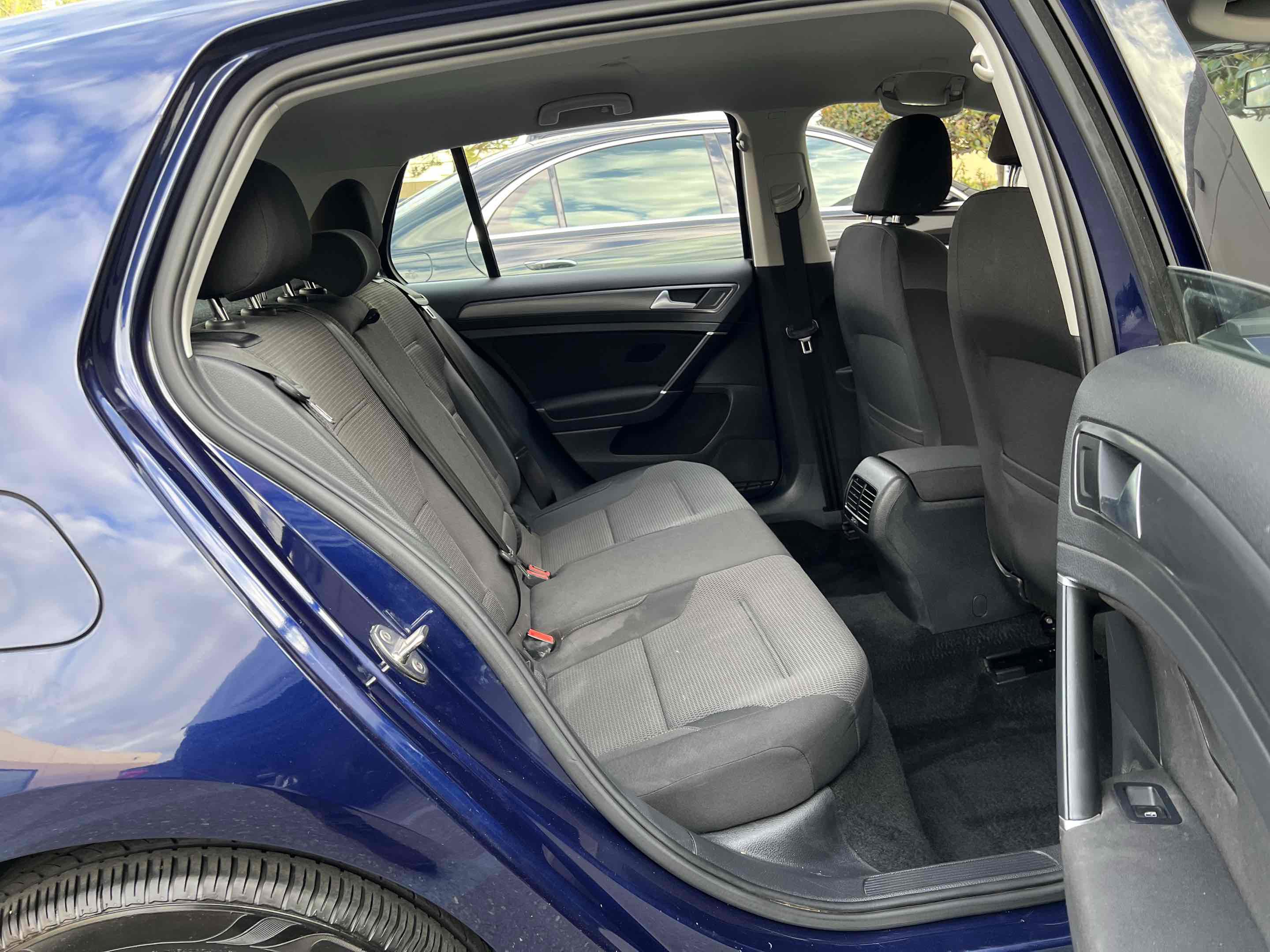 Used 2019 Volkswagen e-Golf SE w/ Driver Assistance Package image 38