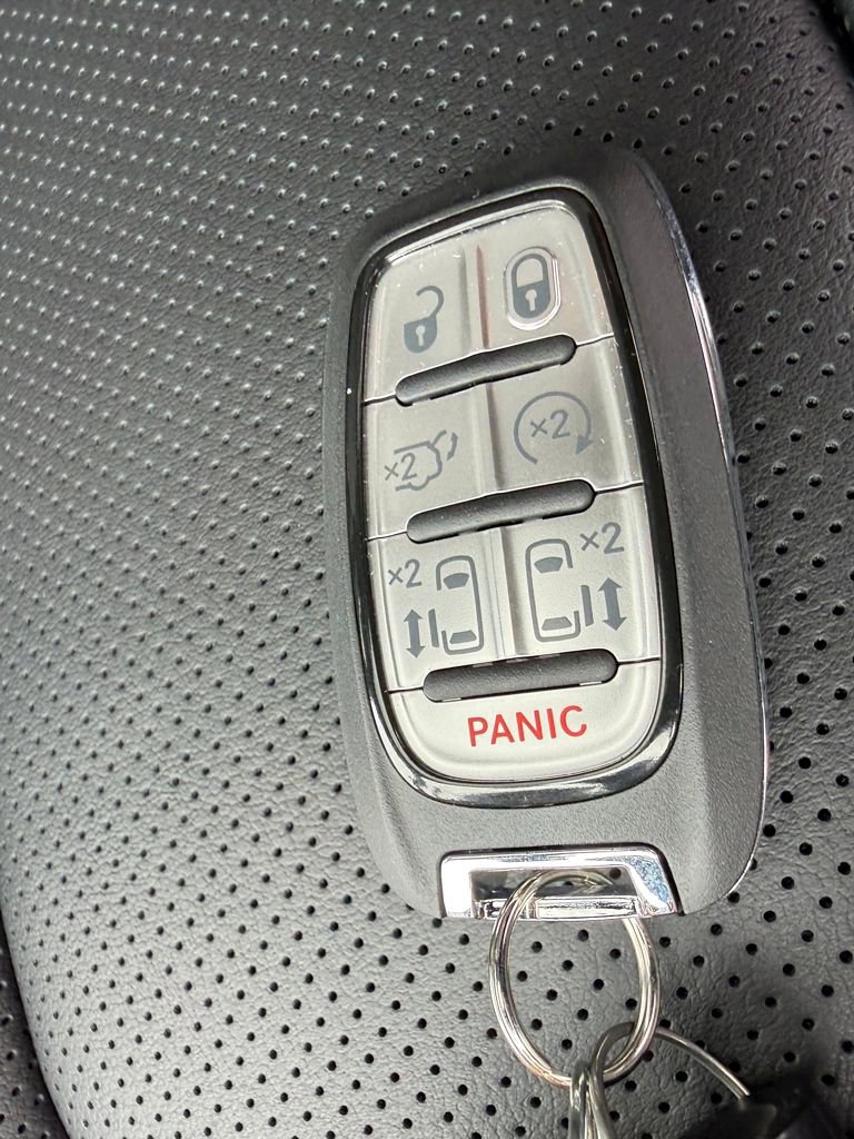 New 2026 Chrysler Pacifica Limited image 30