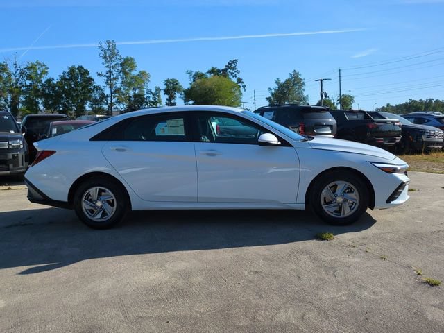 New 2026 Hyundai Elantra SE FWD image 4