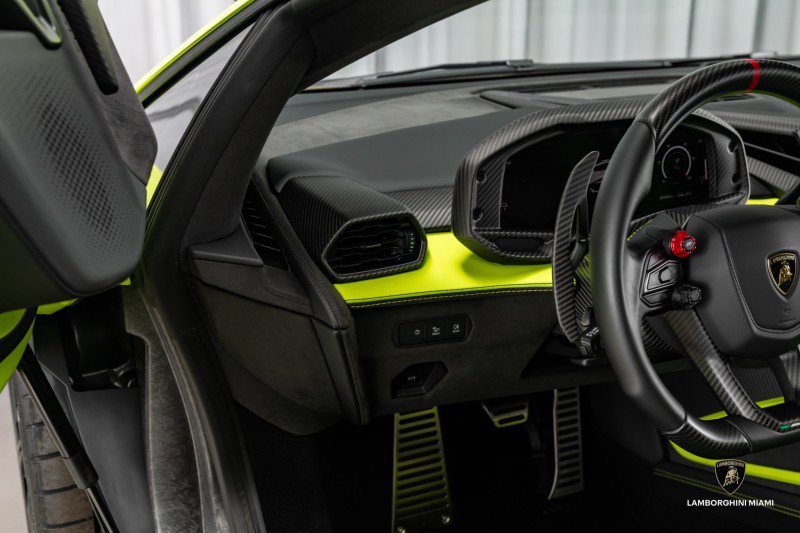 Used 2024 Lamborghini Revuelto image 44