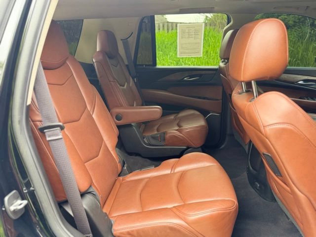 Used 2017 Cadillac Escalade Premium Luxury w/ LPO, Radiant Package AWD/4WD image 18