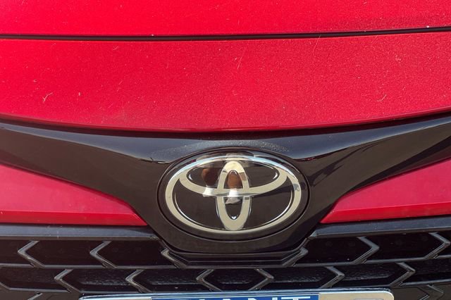 Used 2024 Toyota Corolla SE w/ SE Package image 37