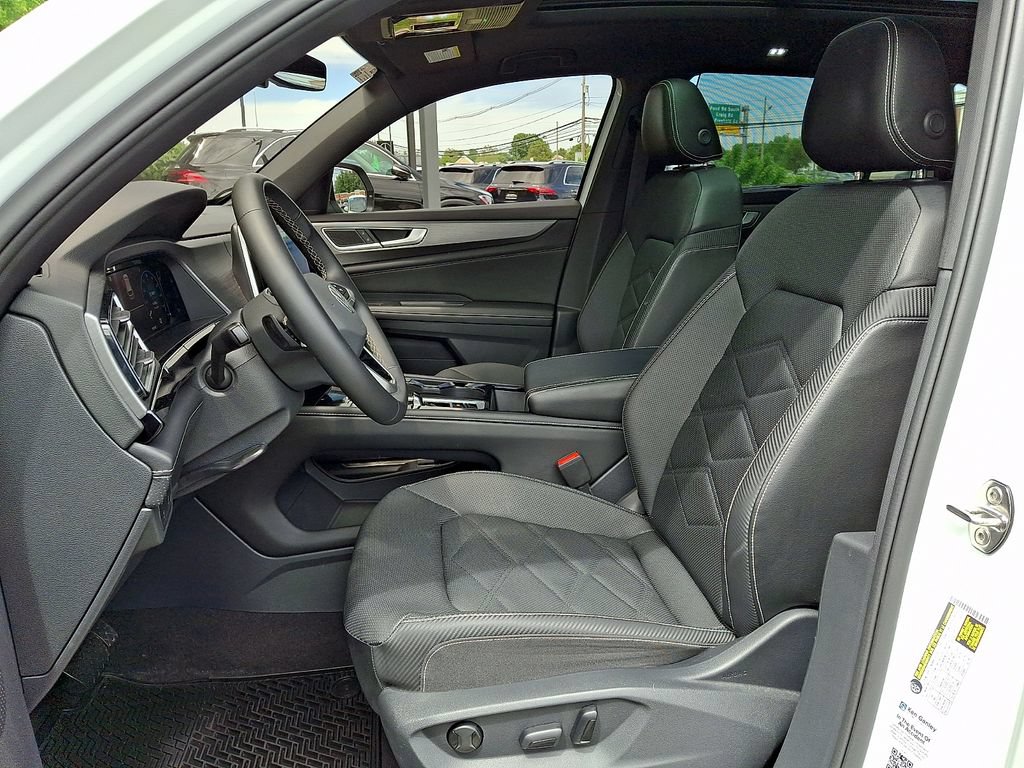 Certified 2024 Volkswagen Atlas Cross Sport SE w/ Panoramic Sunroof Package AWD/4WD image 14
