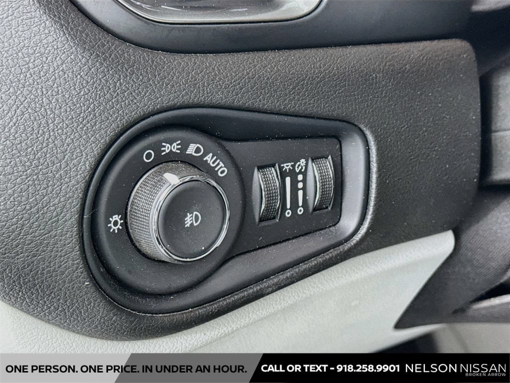 Used 2022 Jeep Renegade Latitude w/ Convenience Group AWD/4WD image 10