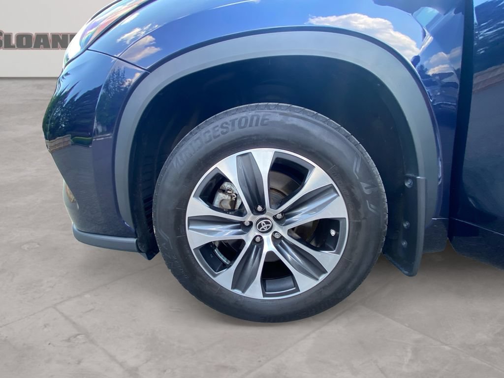 Used 2024 Toyota Highlander XLE AWD/4WD image 13