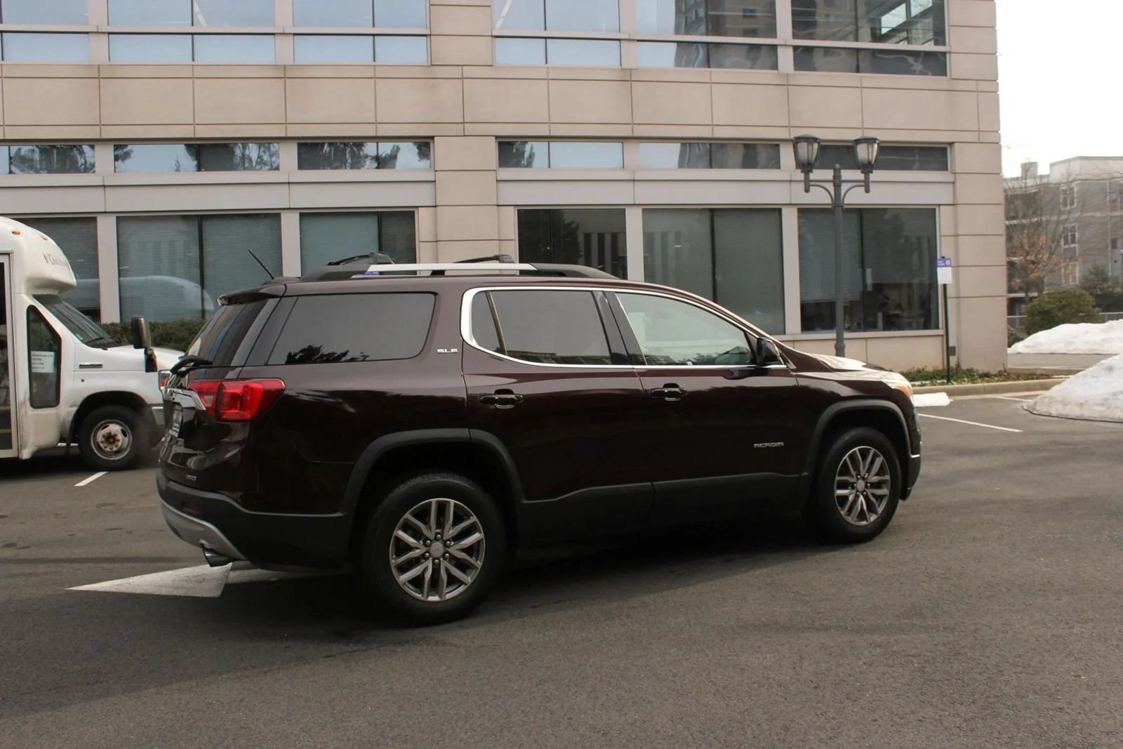 Used 2017 GMC Acadia SLE w/ Driver Alert Package I AWD/4WD image 7