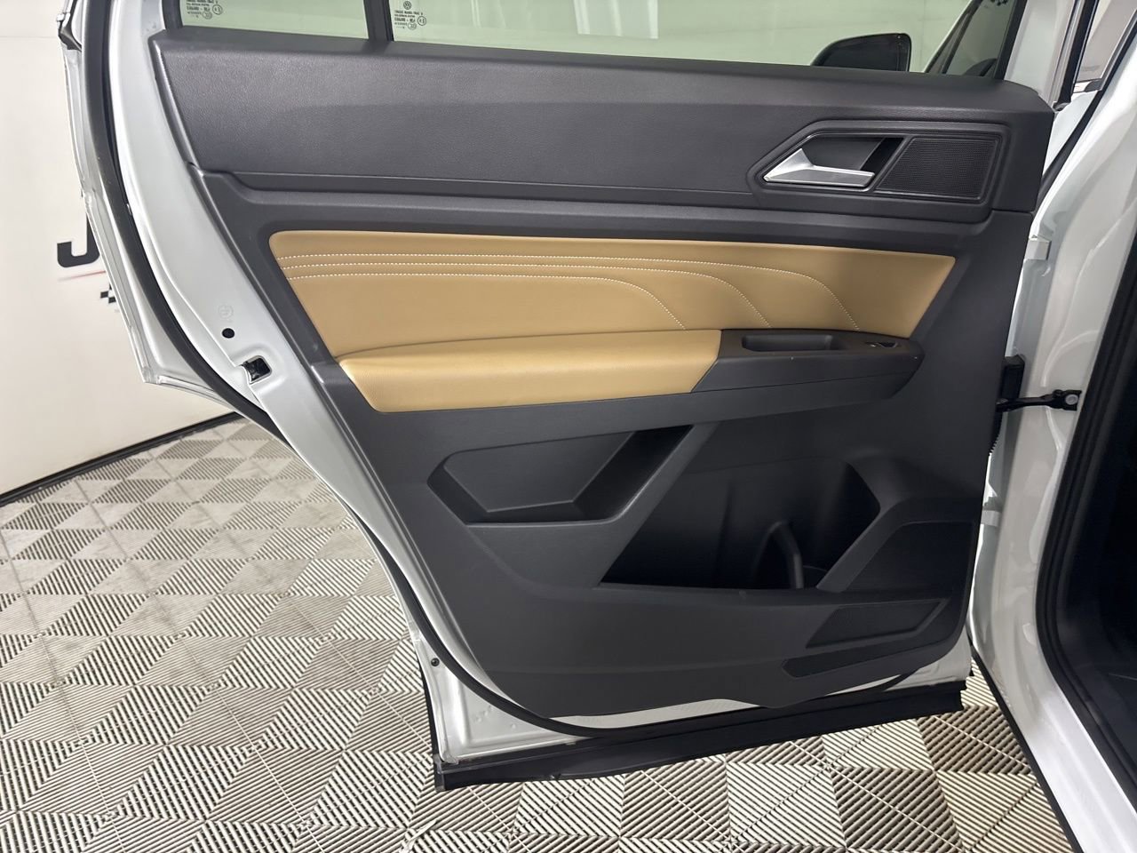 Used 2023 Volkswagen Atlas Cross Sport SE w/ Panoramic Sunroof Package image 20