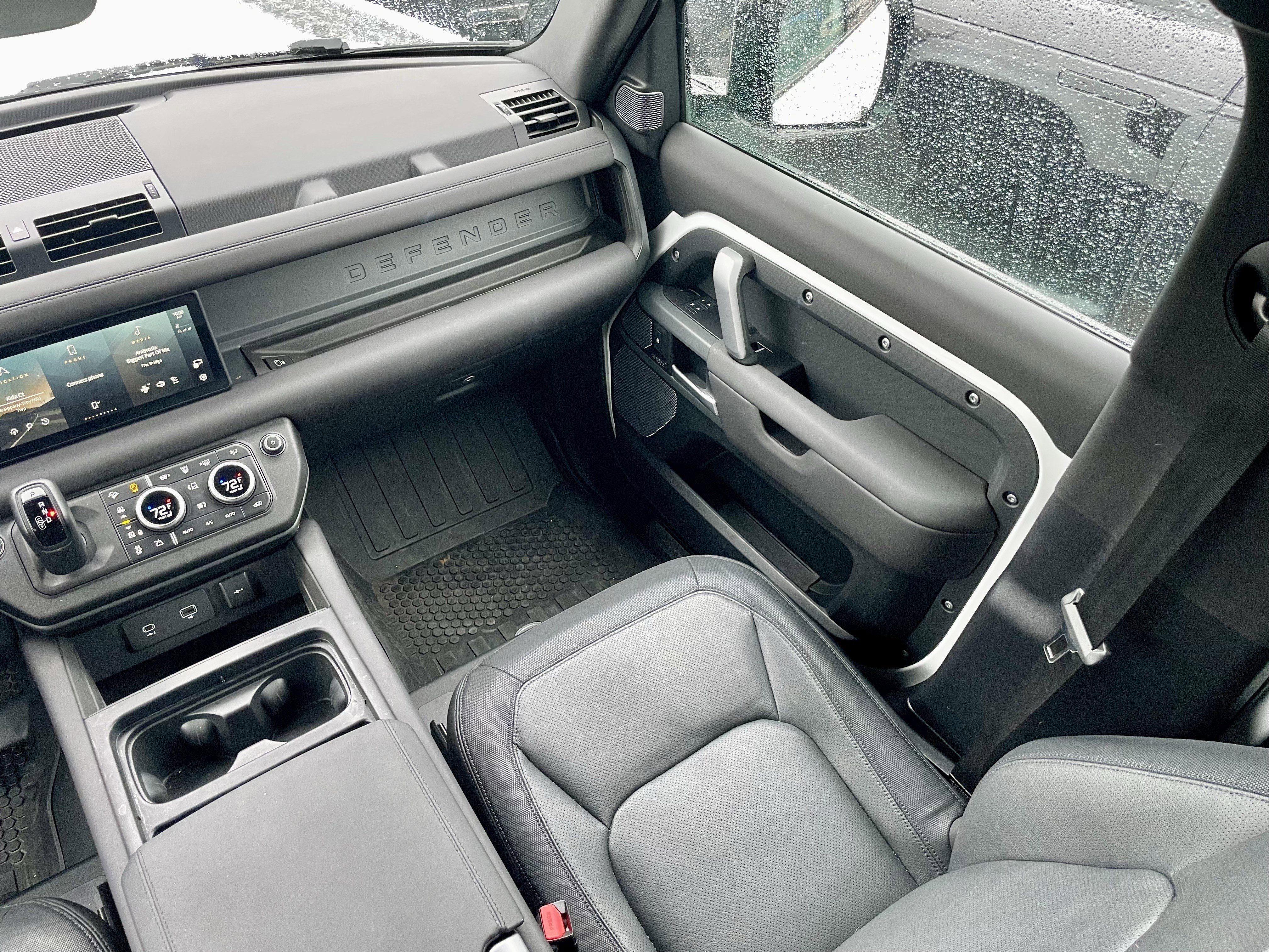 Used 2024 Land Rover Defender 110 X-Dynamic SE image 16