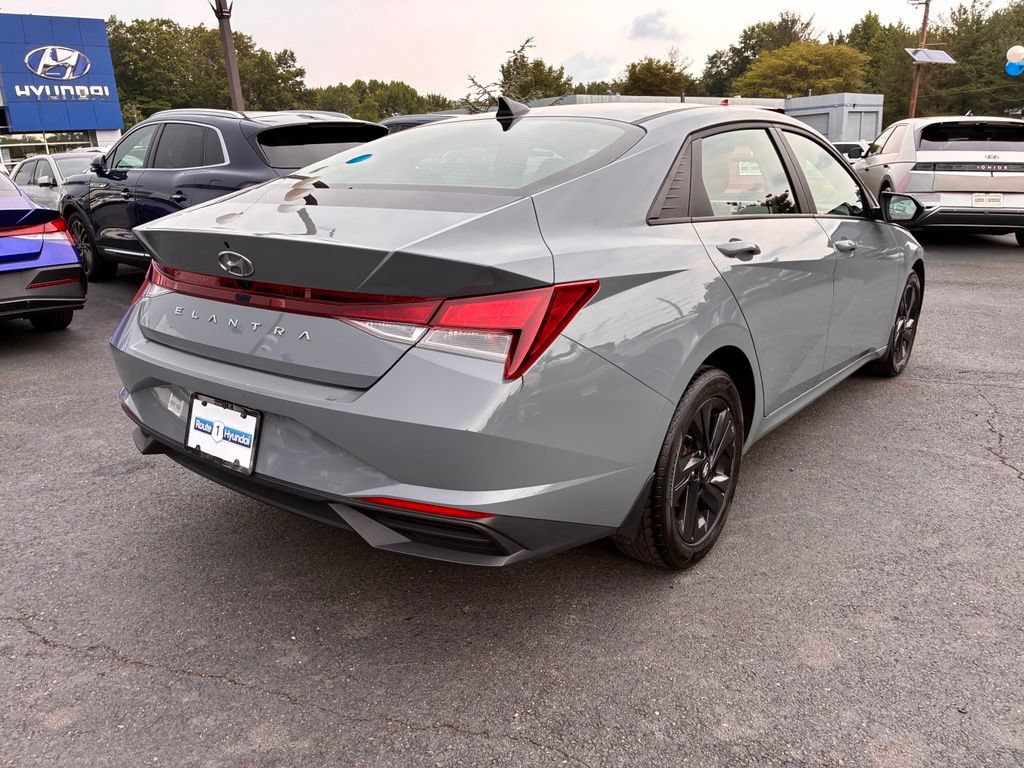 Used 2022 Hyundai Elantra SEL FWD image 7