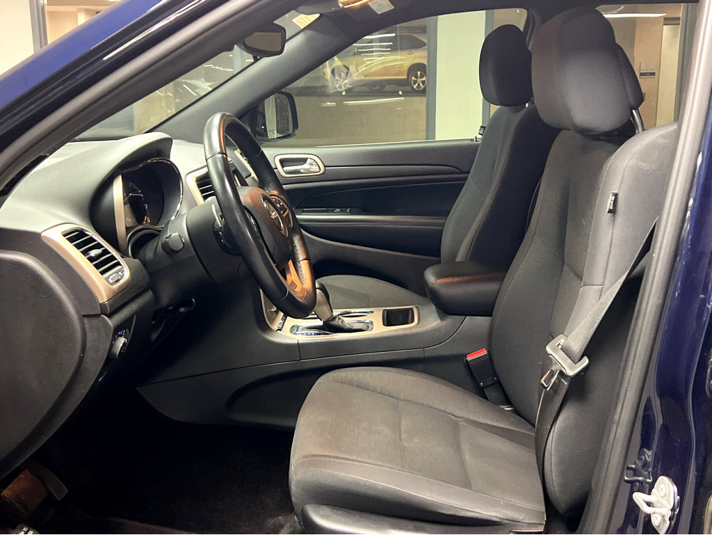 Used 2017 Jeep Grand Cherokee Laredo w/ Quick Order Package 23E AWD/4WD image 9