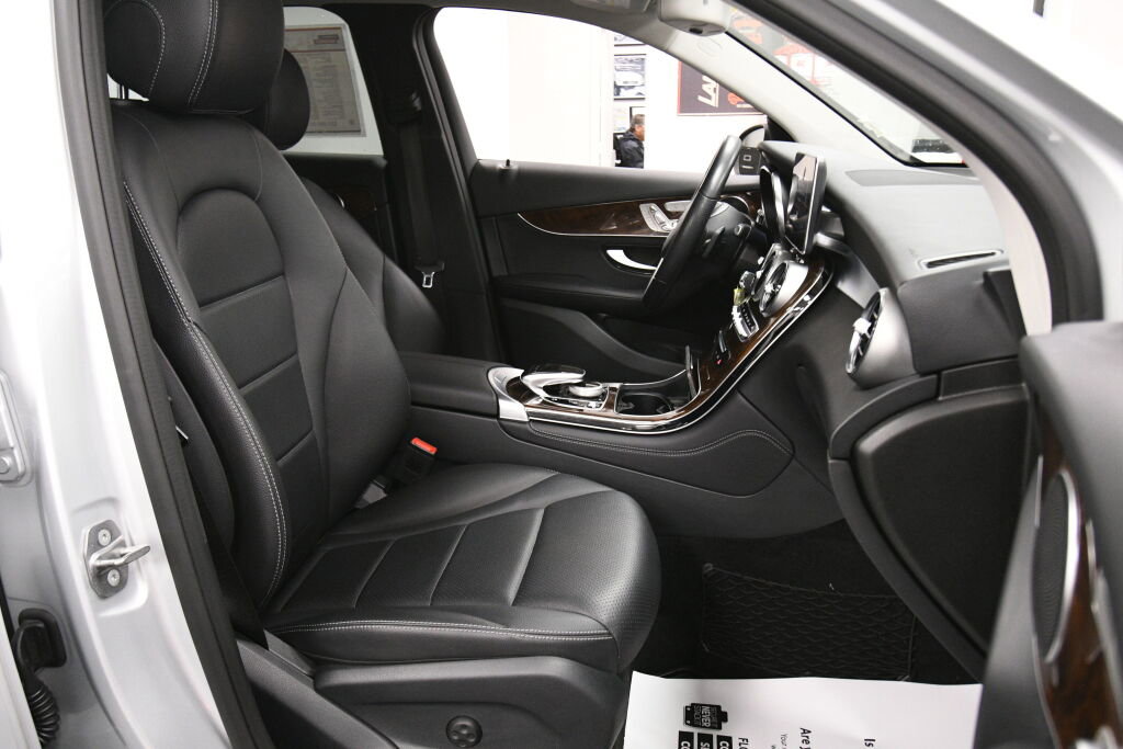 Used 2019 Mercedes-Benz GLC 300 4MATIC image 27